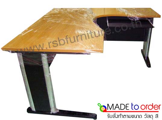 โต๊ะทำงานเข้ามุม ขาเหล็กปั้มเงา หน้าโต๊ะดีไซน์โค้งเว้า ขนาด 150 x 150 cm รหัส 686