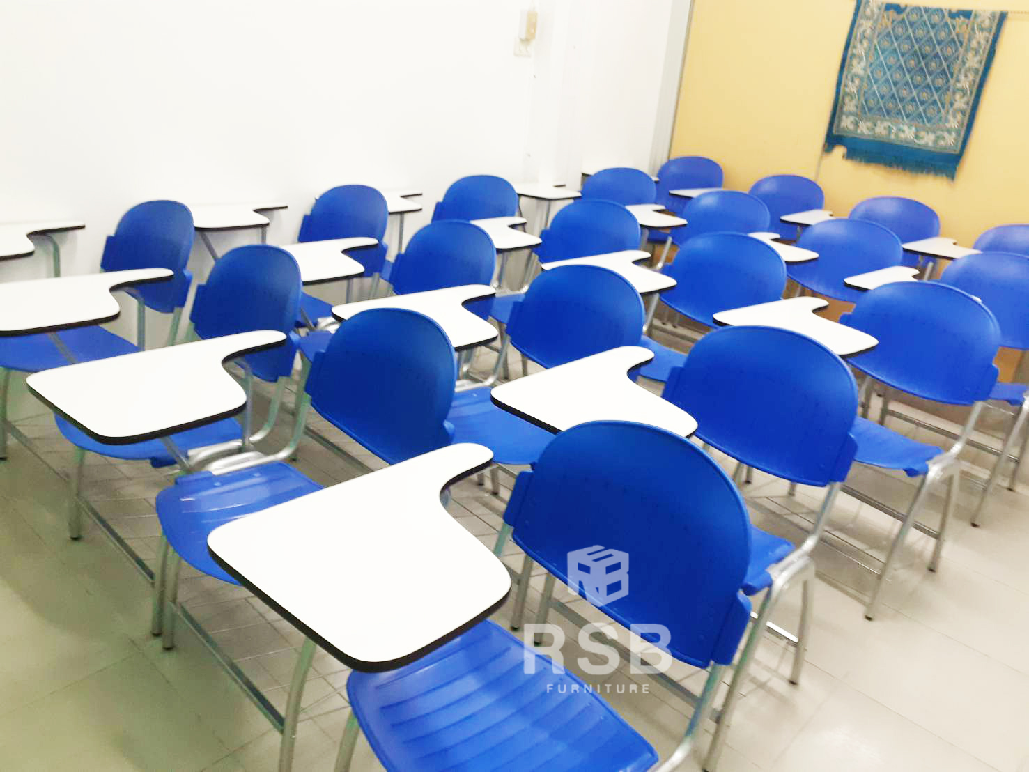 ผลงาน จัดส่ง เก้าอี้เลคเชอร์ เปลือกโพลี จำนวน 120 ตัว ที่โรงเรียนกวดวิชา