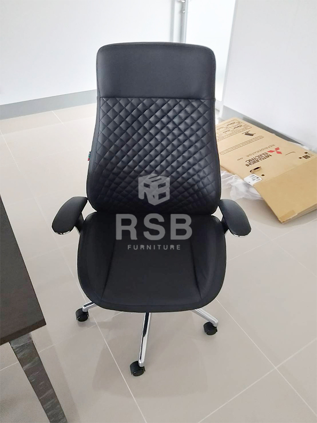 จัดส่งถึงที่เรียบร้อย หน้างานนี้ลูกค้าได้เข้ามาเลือกซื้อเก้าอี้ทำงานที่โชว์รูม RSB