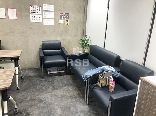 จัดส่งเป็นที่เรียบร้อยสำหรับหน้างานโซนพักผ่อน ลูกค้าเลือกเป็นโซฟาแบบชุดคือ 1 ตัวยาว 2 ตัวสั้น รุ่น  ANFEEL