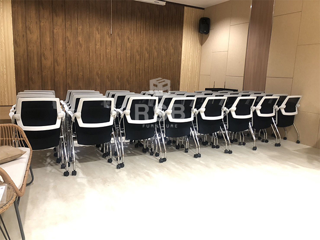 สำหรับหน้างานนี้ ลูกค้าได้ทำการสั่งซื้อเก้าอี้สัมมนา ล้อ 4 ขา จำนวนมากไปใช้ภายในห้องประชุมค่ะ