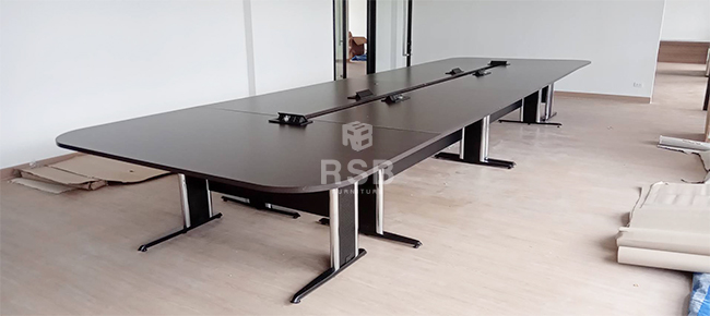 ตัวอย่างภาพถ่ายจากหน้างานค่ะ บริษัทที่กำลังจะเปิดใหม่ไว้ใจเลือกซื้อโต๊ะประชุมแบบตัวต่อ ขาเหล็กปั้มเงา กับทาง RSB ค่ะ