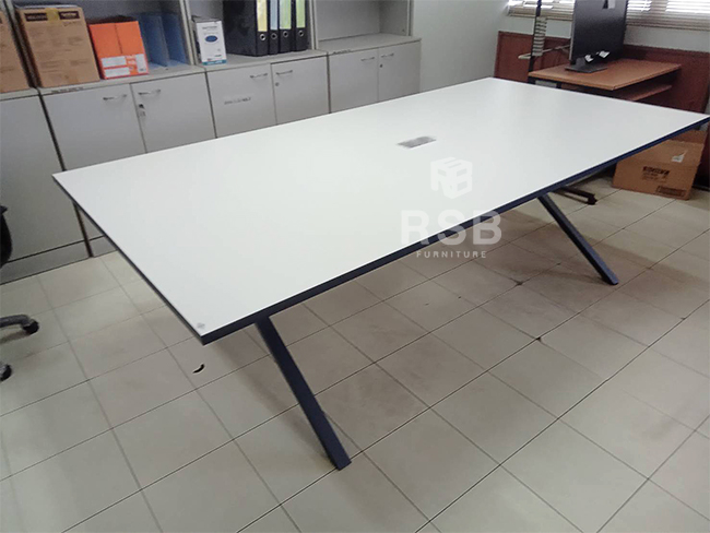 รีวิวหน้างานโต๊ะประชุม รุ่นขายดี สไตล์โมเดิร์นค่ะ เป็นโต๊ะประชุม ขนาด 240 x 110 cm