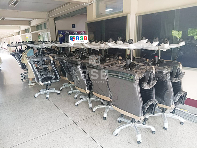 ภาพถ่ายจากหน้างานจริงค่ะ ลูกค้าได้เลือกซื้อเก้าอี้ทำงานไปจำนวนมาก รุ่นนี้เบาะกว้าง โครงสร้างแข็งแรง รับน้ำหนักได้มากค่ะ