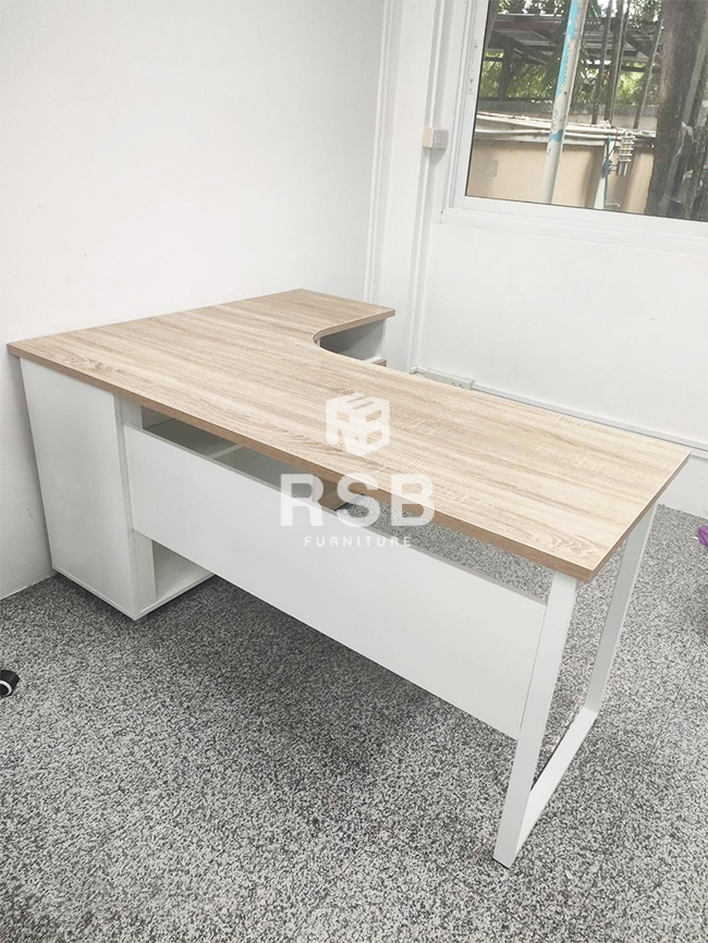 ภาพจากหน้างานจริงค่ะ จัดส่งโต๊ะทำงาน L-Shape หน้างานนี้ลูกค้าได้เข้ามาเลือกซื้อที่โชว์รูมค่ะ