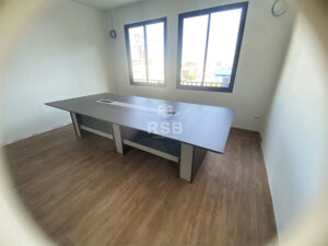 ตัวอย่างภาพถ่ายจากหน้างานจริงค่ะ จัดส่งและประกอบติดตั้งเรียบร้อยสำหรับโต๊ะประชุมขนาด กว้าง 320 x ลึก 140 cm.