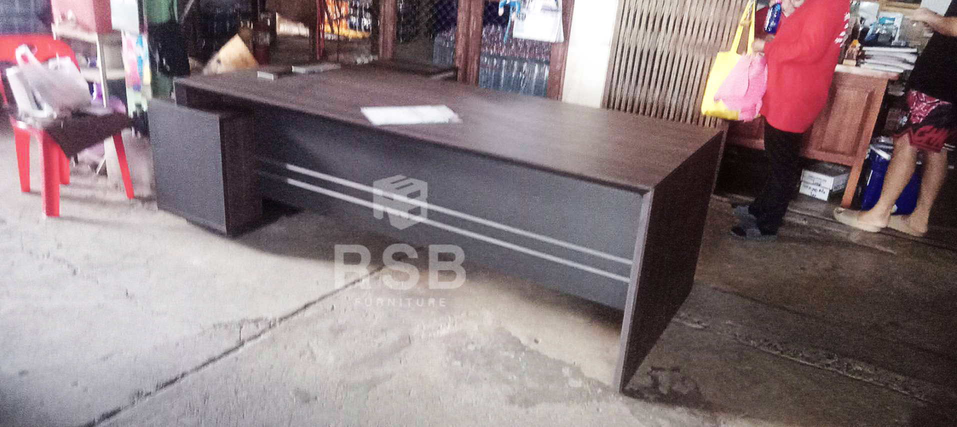 จัดส่งถึงที่เรียบร้อยค่ะ หน้างานนี้ลูกค้าเลือกซื้อโต๊ะทำงานตัวแอลไปใช้นั่งทำงานภายในห้องทำงานที่บ้านค่ะ