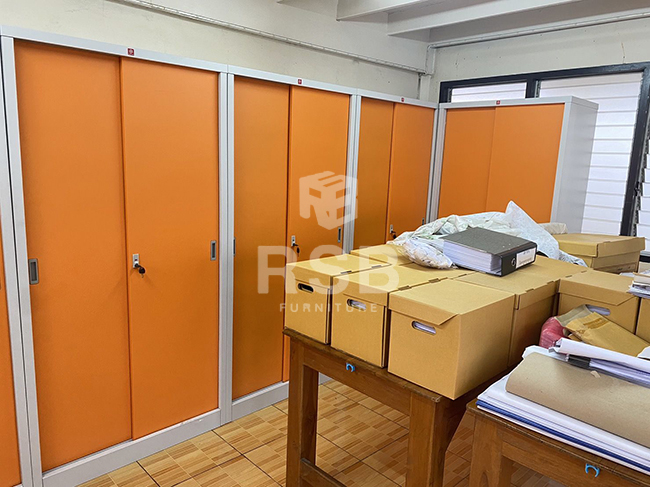 เป็นโซนสำหรับเก็บเอกสารต่างๆในออฟฟิศค่ะ ได้เลือกเป็นตู้เหล็ก 2 ประตูบานเลื่อนทึบ รุ่น KSS-914 จะมีแผ่นชั้นด้านใน 3 แผ่นชั้น