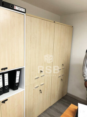 จัดส่งถึงที่เรียบร้อยแล้วค่ะ ลูกค้าได้เลือกซื้อตู้เอกสารสูง 5 ชั้น เมลามีน รุ่นนี้เป็นบานเปิดบน-บานเปิดล่าง ภายในมีชั้นวางของ 5 ชั้นค่ะ