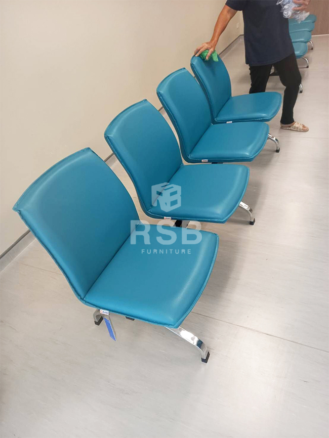 ภาพถ่ายจากหน้างานจริงค่ะ จัดส่งถึงที่เรียบร้อยค่ะ ลูกค้าเลือกซื้อเก้าอี้แถว จำนวน 4 ที่นั่ง ขนาด W213 x D68 x H80 cm