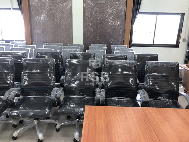 หน้างานนี้ จัดส่งเสร็จเรียบร้อยค่ะ ลูกค้าต้องการเก้าอี้ทำงานจำนวนมากค่ะและโต๊ะทำงาน