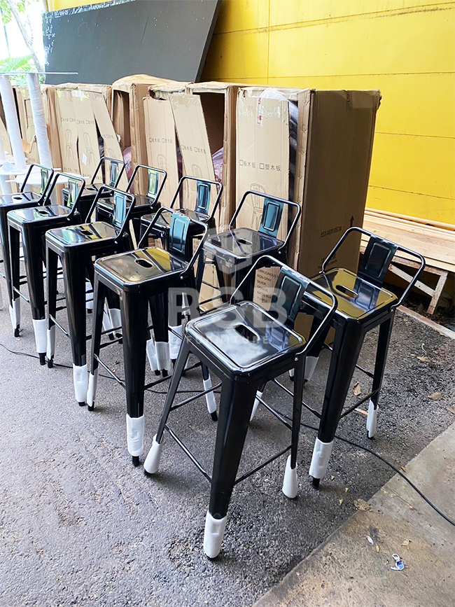 จัดส่งถึงที่เรียบร้อยค่ะสำหรับเก้าอี้บาร์สูง โครงเหล็ก ลูกค้าได้สั่งซื้อไปใช้ภายในโรงแรมค่ะ