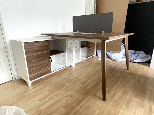 จัดส่งเรียบร้อยค่ะสำหรับหน้างานนี้ ลูกค้าต้องการโต๊ะทำงานแบบกลุ่ม เพราะอยากประหยัดพื้นที่ภายในออฟฟิศค่ะ