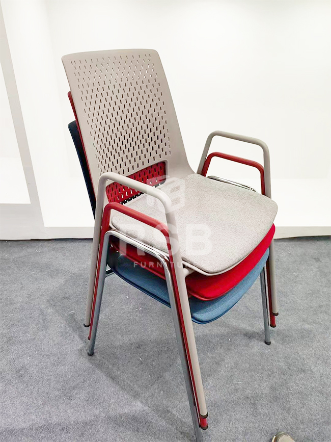 ลูกค้าหน้างานนี้ได้เลือกเก้าอี้รุ่นนี้ไปใช้หลากหลายสีเลยค่ะ รุ่นนี้เรียงซ้อนเก็บ ประหยัดพื้นที่มากๆค่ะ