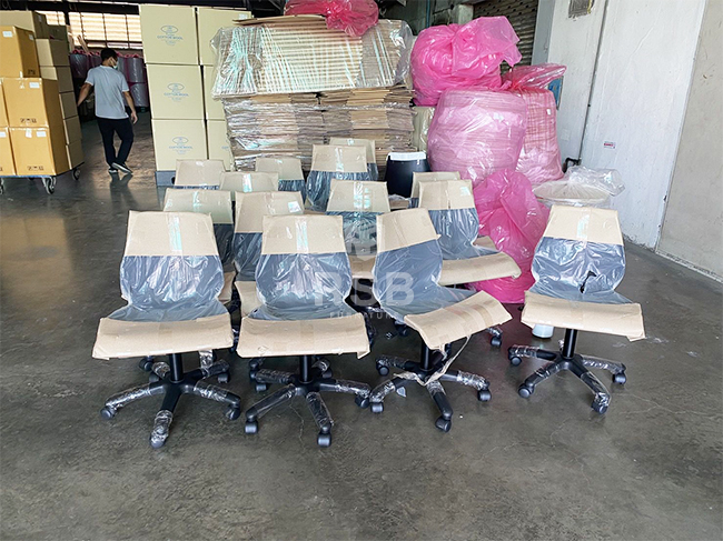 หน้างานนี้ลูกค้าได้ทำการสั่งซื้อเก้าอี้สำนักงานจำนวนมากไปใช้ภายในออฟฟิศ ได้เลือกเป็นเก้าอี้สำนักงานเปลือก PP