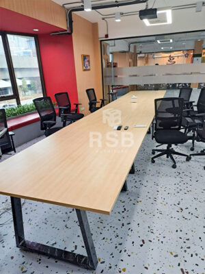 จัดส่งเสร็จเรียบร้อยค่ะหน้างานนี้ลูกค้าได้กลับมาซื้อซ้ำกับทางเราค่ะ ได้เลือกซื้อเป็นโต๊ะประชุม ขาเหล็กกล่อง ทรงสามเหลี่ยมค่ะ