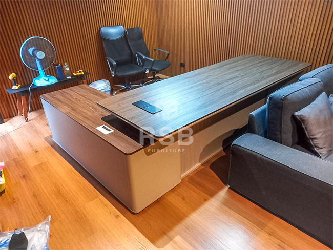 รีวิวหน้างานโต๊ะผู้บริหาร รุ่นขายดีค่ะ ลูกค้าได้เข้ามาเลือกซื้อโต๊ะผู้บริหาร Timeless design ที่โชว์รูมของ RSB ค่ะ