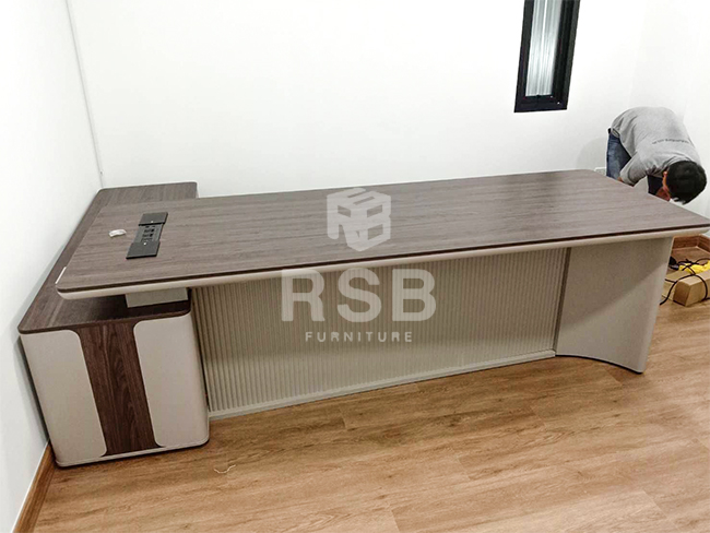 สำหรับลูกค้าหน้างานนี้ได้เข้ามาเลือกดูเลือกซื้อสินค้าที่โชว์รูม RSB ค่ะ ได้ตอบโจทย์กับโต๊ะผู้บริหาร Timeless design