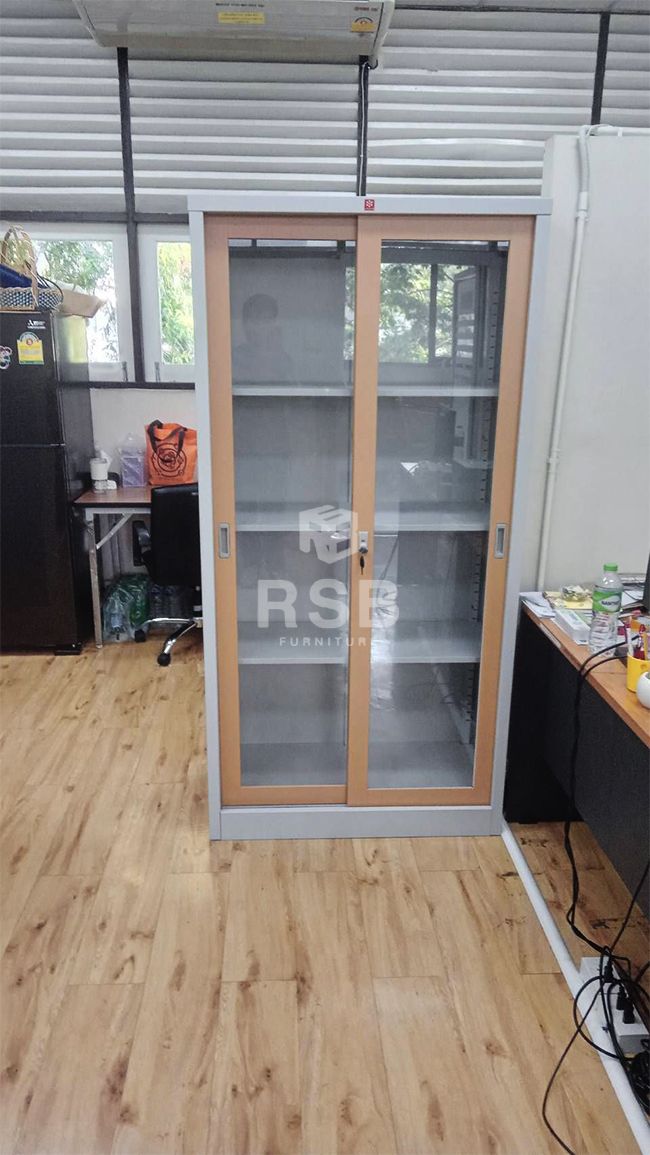 ลูกค้าต้องการตู้เอกสารเหล็กไปใช้งานภายในออฟฟิศ ได้เลือกซื้อเป็นตู้เอกสารเหล็กยี่ห้อ Lucky world รุ่น KSG -914 สี EG ค่ะ