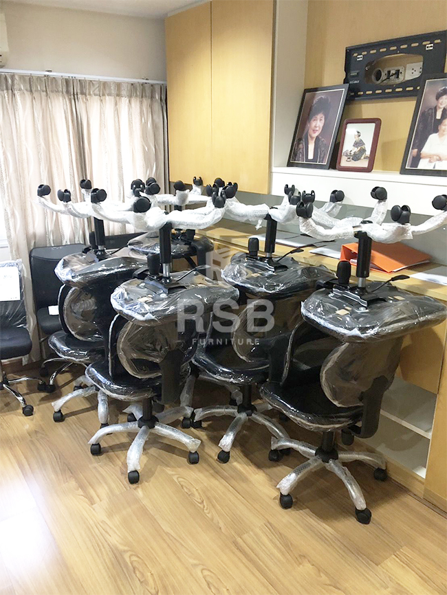 จัดส่งถึงที่เรียบร้อยแล้วค่ะ สำหรับหน้างานนี้เป็นโซนสำนักงาน ลูกค้าได้เลือกซื้อเก้าอี้สำนักงานไม่มีที่ท้าวแขนค่ะ