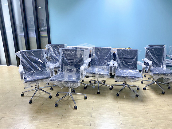 ลูกค้าหน้างานนี้ต้องการเก้าอี้ใหม่ให้พนักงานที่บริษัทใช้นั่งทำงานค่ะ ได้เลือกใช้เป็นเก้าอี้สำนักงานเหล็กหนา 1.5 mm