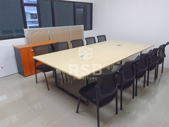 หน้างานนี้ลูกค้าได้สั่งซื้อโต๊ะประชุมและเก้าอี้นั่งประชุมใหม่สำหรับโซนห้องประชุม ที่ไว้ประชุมกันแค่ภายในทีมเล็กๆค่ะ