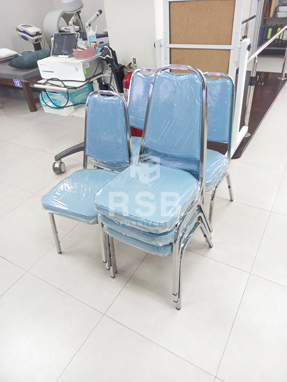 ลูกค้าได้สั่งซื้อเก้าอี้ทรงจัดเลี้ยงไปใช้งานค่ะ เลือกใช้เป็นสีฟ้าโทนอ่อนๆค่ะ รหัสสี PD168