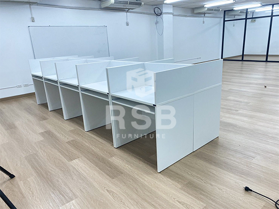 ออฟฟิศเปิดใหม่เลือกสั่งซื้อโต๊ะกับ Rsb Furniture ค่ะ ได้เลือกใช้เป็นโต๊ะคอมพิวเตอร์ขาไม้ มีฉากบังข้าง 3 ด้าน