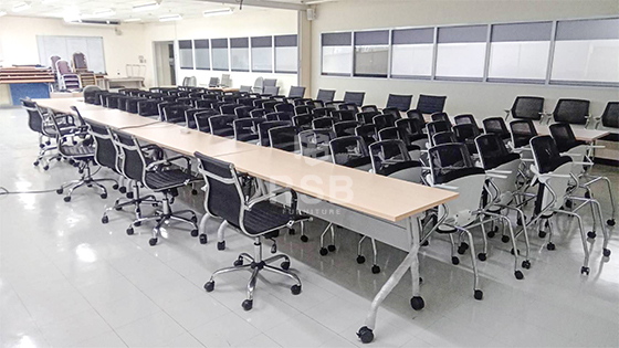 หน้างานนี้จัดส่งสินค้าจำนวนหลายอย่างและหลายตัวเลยค่ะ ลูกค้าได้สั่งซื้อทั้งเก้าอี้และโต๊ะเลย