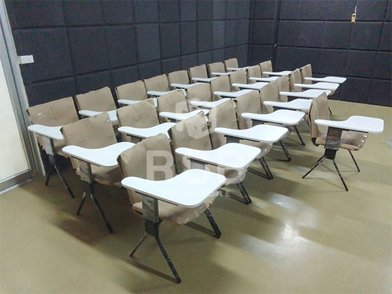 สำหรับหน้างานนี้จัดส่งเก้าอี้เลคเชอร์พนักพิงที่นั่งหุ้มด้วยหนัง PVC สถานที่จัดส่งภายในห้องเรียนดนตรีค่ะ
