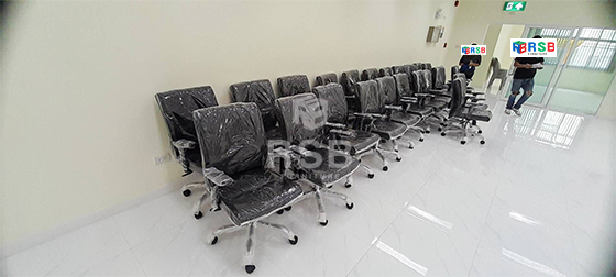 รุ่นนี้ที่ท้าวแขนปรับสู่ง-ต่ำได้ เบาะหนาและนุ่มมากค่ะ นั่งทำงานนานๆได้สบายเลยสำหรับพนักงานออฟฟิศ