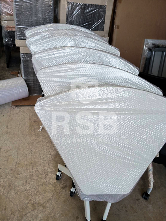 ลูกค้าหน้างานนี้ต้องการโต๊ะสำหรับเด็กนักเรียน และได้ตอบโจทย์กับโต๊ะตัวต่อ 6 ที่นั่ง ทรงกลม