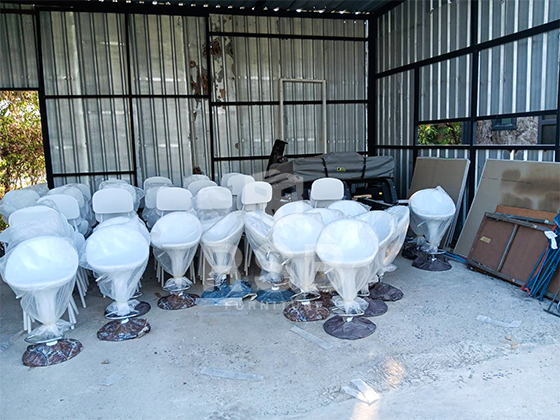 ลูกค้าหน้างานนี้ต้องการเก้าอี้สำหรับนั่งรับประทานอาหาร และเก้าอี้บาร์ทรงโมเดิร์นและต้องการเก้าอี้ที่มีสีขาวล้วนอีกด้วยค่ะ