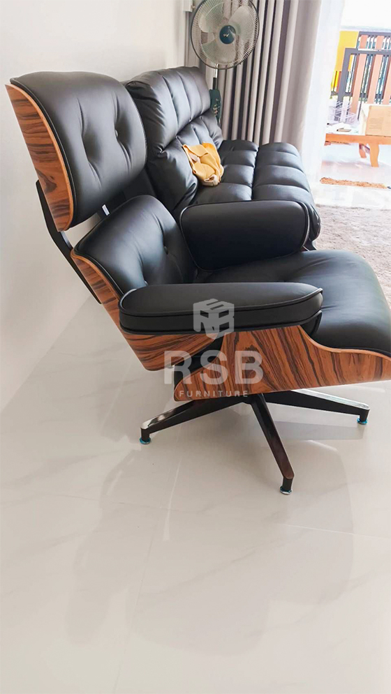 จัดส่งเรียบร้อยค่ะหน้างานนี้ลูกค้าต้องการเก้าอี้ EAMES LOUNGE CHAIR AND OTTOMAN ทางโชว์รูมของ RSB ได้มีจัดวางโชว์