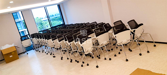 นำภาพถ่ายจากหน้างานที่เรานำไปจัดส่งมาฝากค่ะ ในภาพจะเป็นเก้าอี้สัมมนา