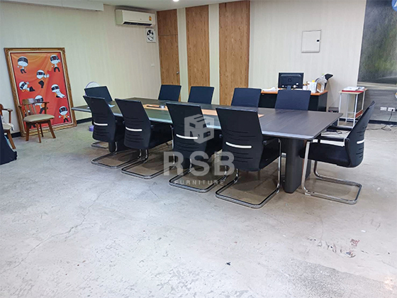 สำหรับหน้างานนี้ลูกค้าได้เข้ามาเลือกสินค้าเองที่โชว์รูม RSB ค่ะ ลูกค้าต้องการโต๊ะประชุมและเก้าอี้นั่งประชุม