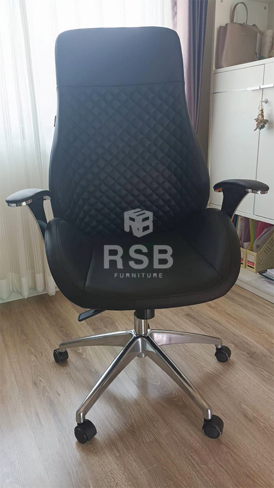 ภาพถ่ายจากหน้างานจริงค่ะ จัดส่งเรียบร้อย หน้างานนี้ลูกค้าสั่งซื้อเก้าอี้ไปใช้นั่งทำงานที่บ้านค่ะ