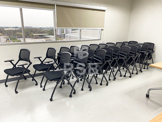 ลูกค้าหน้างานนี้ต้องการเก้าอี้และโต๊ะสำหรับห้องจัดอบรม หรือห้องสัมมนาค่ะ
