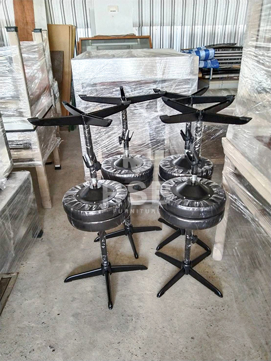 จัดส่งเรียบร้อยค่ำหน้างานนี้ลูกค้าได้สั่งซื้อเก้าอี้บาร์ ขา 4 แฉกเพิ่มค่ะ