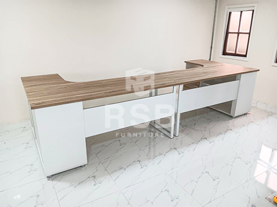 ตัวอย่างในภาพที่นำมาฝากเป็นการนำโต๊ะทำงานตัวแอล L-Shape ไปจัดส่งค่ะ