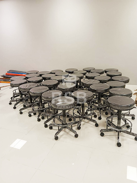 จัดส่งถึงที่เรียบร้อยแล้วค่ะ สำหรับหน้างานนี้ ลูกค้าได้เลือกซื้อเก้าอี้บาร์ ที่นั่งทรงกลมล้อเลื่อน