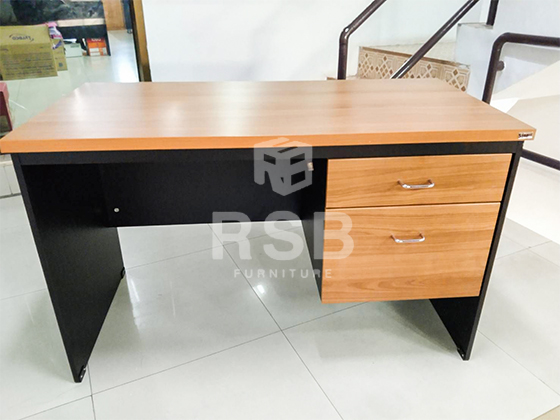 หน้างานนี้จัดส่งโต๊ะทำงาน 2 ลิ้นชัก TOP PVC กันน้ำ ขนาดโต๊ะ กว้าง 120 ลึก 60 สูง 75 ซม.