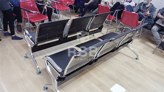 ภาพถ่ายจากหน้างานจัดส่งถึงสถานที่เลยค่ะ หน้างานจัดส่งเก้าอี้แถว 3 ที่นั่ง