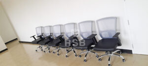 ในภาพที่นำมาฝากเป็นการจัดส่งเก้าอี้ทำงาน รุ่นที่ใช้พนักพิงตาข่ายแบบเหนียวพิเศษ แข็งแรง