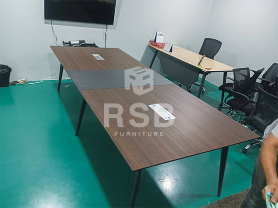 สำหรับหน้างานนี้จัดส่งโต๊ะประชุมขาเหล็ก ขนาดกว้าง 300 ยาว 120 สูง 75 cm รุ่นนี้มี 6 ขา รับน้ำหนัก 200 KG