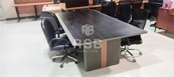 สำหรับภาพถ่ายในรูปที่นำไปจัดส่งเป็นโต๊ะประชุม ขนาด 240 x 120 cm รุ่นนี้ขาโต๊ะหนา