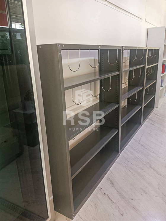 ส่งชั้นวางหนังสือเหล็กถึงที่เรียบร้อยค่ะ เป็นโซนมุมห้องของออฟฟิศ ไว้สำหรับเก็บเอกสาร เก็บแฟ้มงานค่ะ