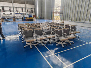 หน้างานนี้จัดส่งเก้าอี้ทำงาน แขนเหล็กตันหุ้มด้วยหนังอีกชั้น จำนวนหลายตัวเลยค่ะ