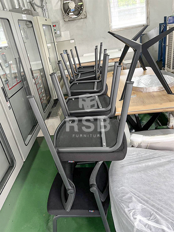 สำหรับหน้างานนี้จัดส่งเก้าอี้ขาเหล็ก 4 ขาไม่ล้อ เก้าอี้ประชุมหรือเก้าอี้สัมมนา รุ่นไม่มีที่ท้าวแขน
