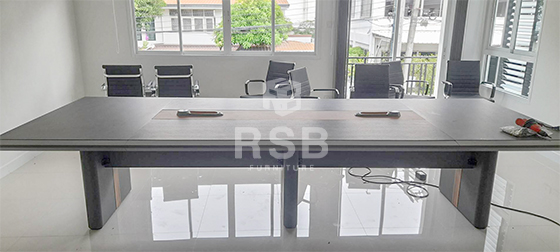 ภาพถ่ายจากหน้างานโซนภายในห้องประชุม ลูกค้าเปิดออฟฟิศใหม่ค่ะได้เข้ามาเลือกซื้อโต๊ะประชุมที่โชว์รูม RSB